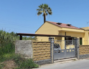 Гостиница Detached house with garden, Милаццо